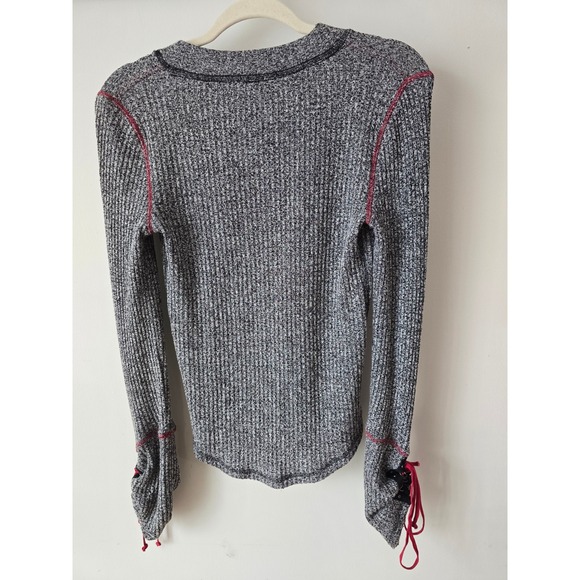 Free People Gray Ribbed Knit Top With Red Lace Up Detail Sleeves rare - Picture 3 of 7